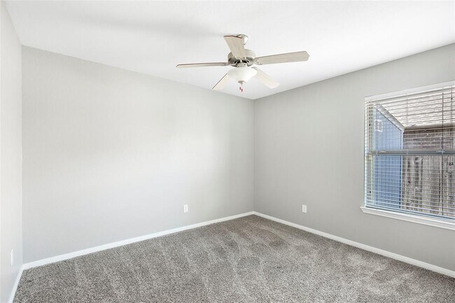 Building Photo - 18115 Van Berkel Ln