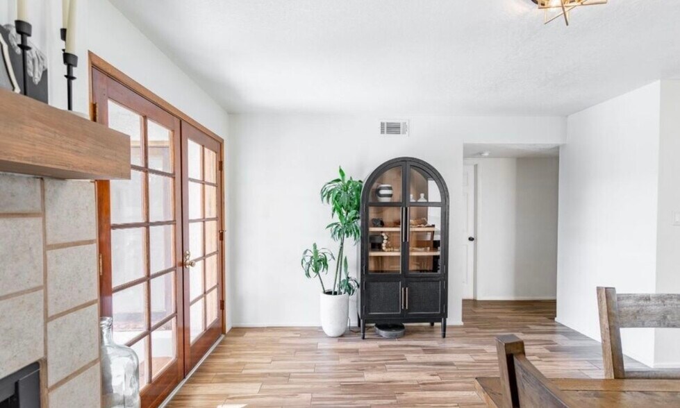 Building Photo - 729 W 37th St