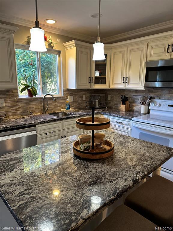 Building Photo - 2057 Holly Berry Ln