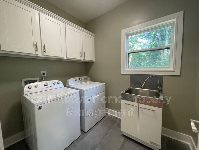 Building Photo - 797 Brownwood Ave SE