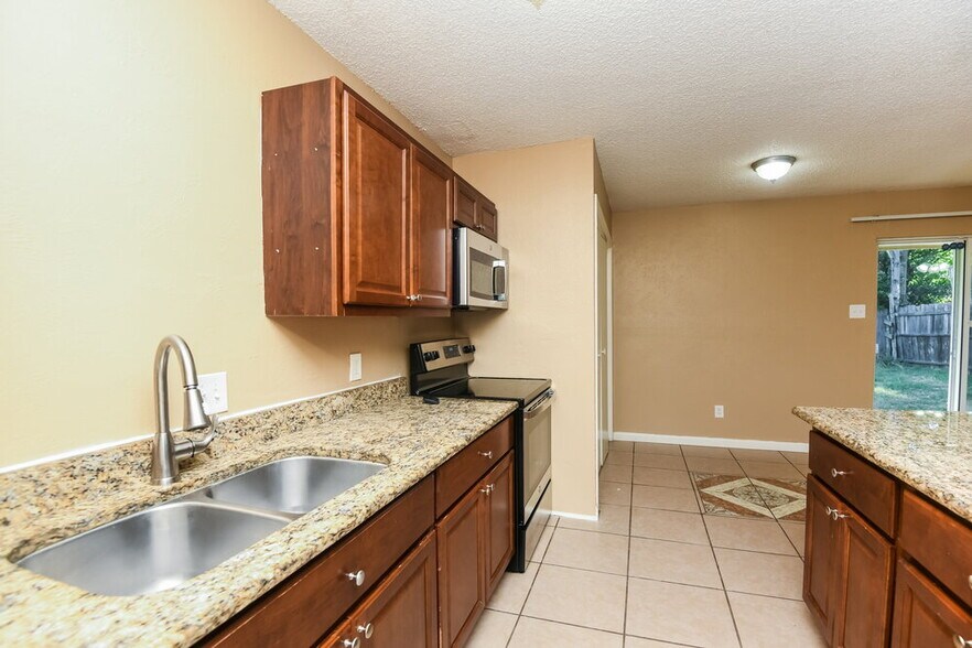 Building Photo - 3713 Arnold Dr