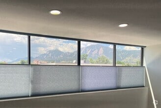 Building Photo - Bright South-Facing Condo with Stunning Fl...