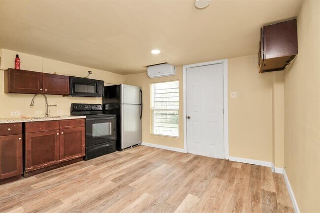 Building Photo - 5714 Doulton Dr