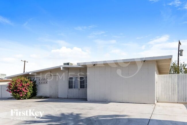 Building Photo - 1692 Capistrano Ave