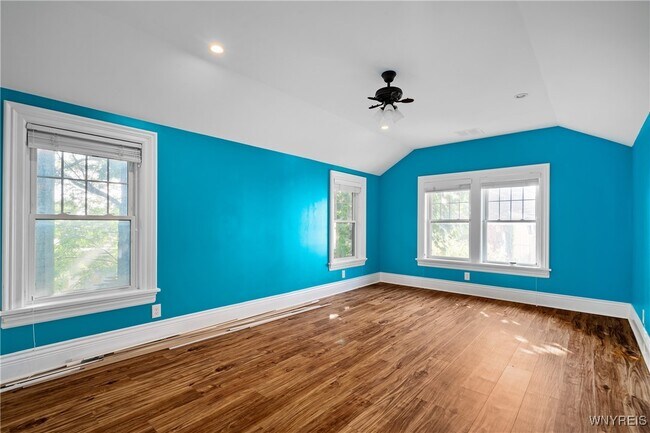 Building Photo - 108 Park St