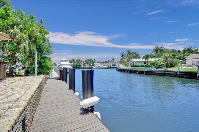 Building Photo - 3100 NE 56th Ct