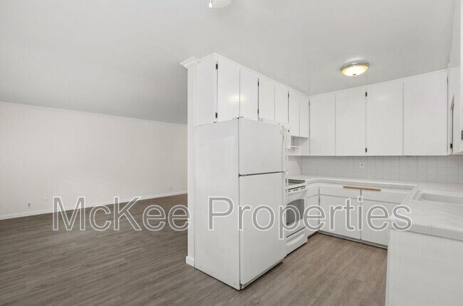 Building Photo - 801 C Ave