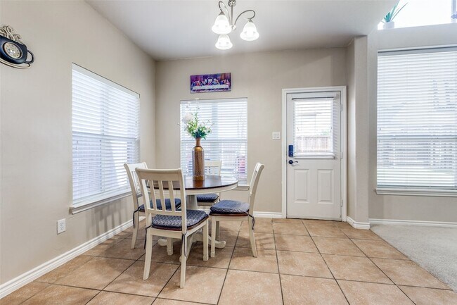 Building Photo - 9412 Fenway Dr