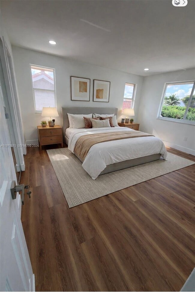 Building Photo - 801 Amherst Ave