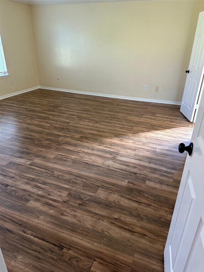 Building Photo - 5718 Straight Way