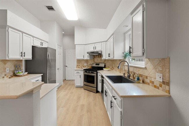 Building Photo - 8104 Doe Meadow Dr