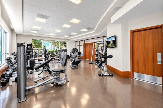 Building Photo - 1050 Brickell Ave