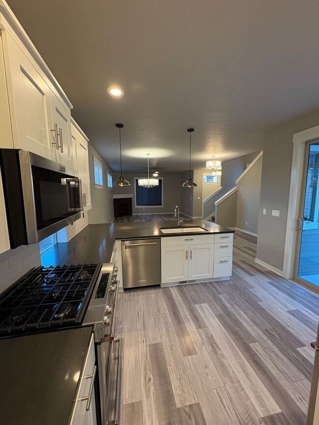 Building Photo - Newer 3 Bedroom / 2.5 Bathroom + Loft in the Ochoco Pointe Community