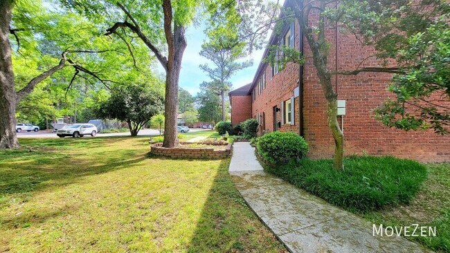 Building Photo - 5805 Nottoway Ct