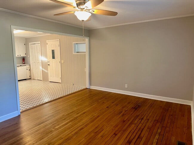 Building Photo - 1710 Bellevue Dr