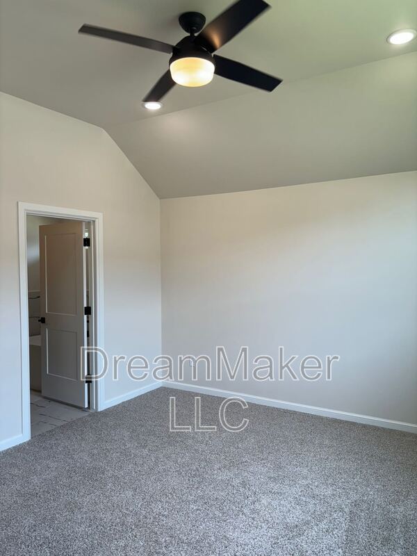 Building Photo - 3002 Hollow Crest Ln