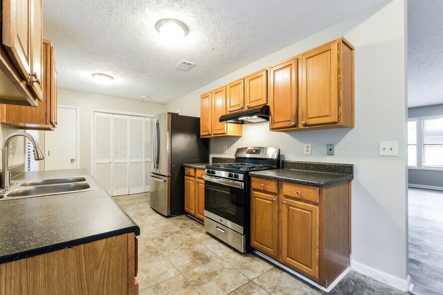 Building Photo - 319 Knollwood Ln