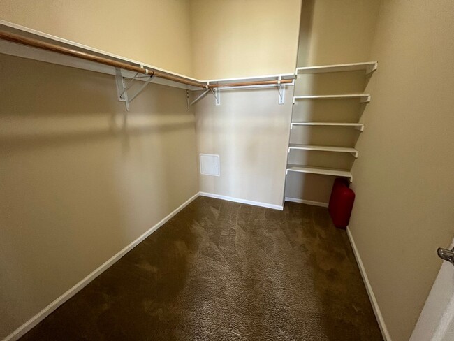 Building Photo - Upgraded and Beautiful Spacious 4 Bedroom ...