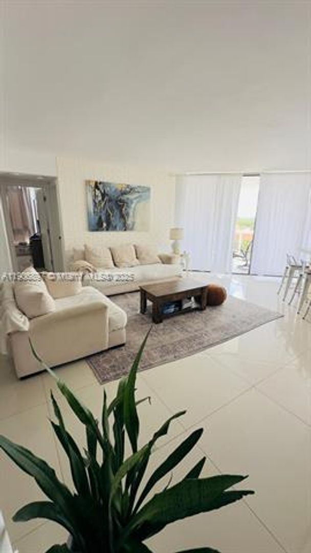 Building Photo - 3610 Yacht Club Dr