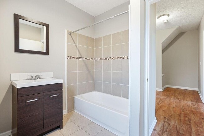 Building Photo - 320-322 E 12th Avenue