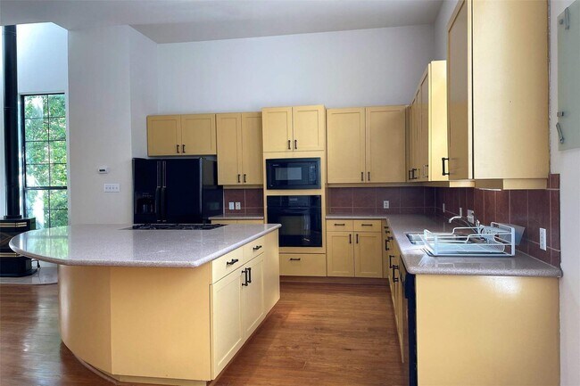 Building Photo - 411 Rosalie St