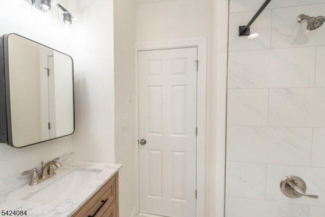 Building Photo - 39 Beekman St