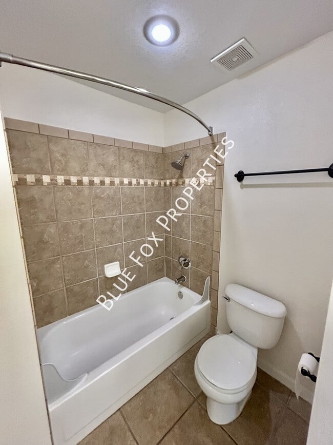 Building Photo - 6490 N Tierra De Las Catalinas