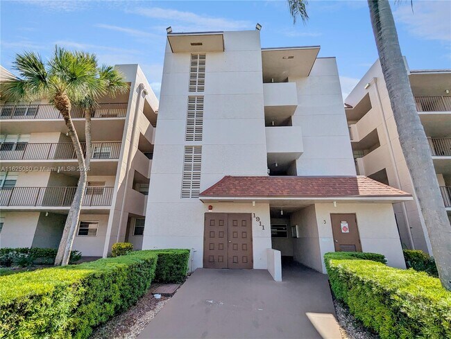 Building Photo - 1911 Sabal Palm Dr