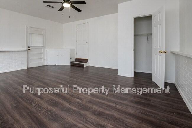 Building Photo - 616 E Bouse Dr