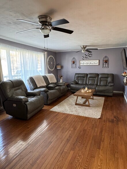 Building Photo - 637 2nd St