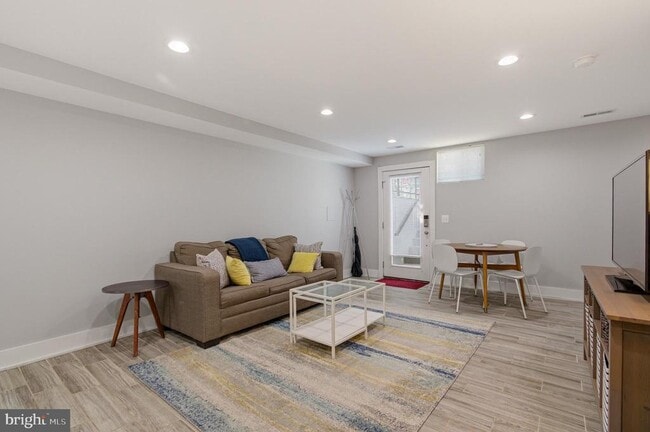 Building Photo - 925 Delafield Pl NW