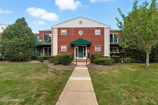 Building Photo - 65 Cedar Ave