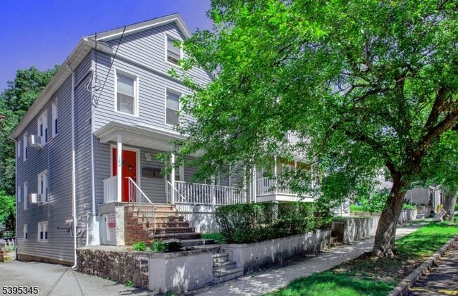 Primary Photo - 142 Forest St