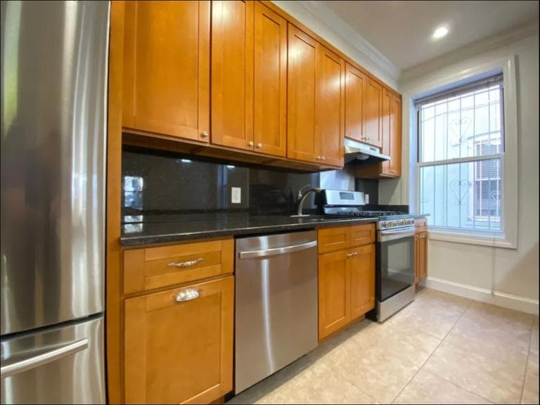 Building Photo - 21-47-47 33rd St