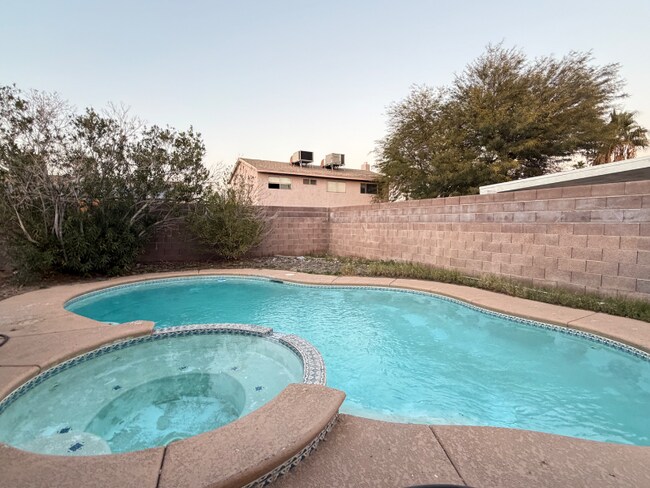 Building Photo - 6802 Bonillo Dr
