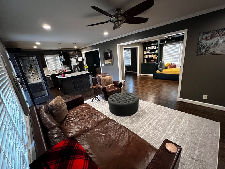 Building Photo - 3024 Whispering Pines Cir