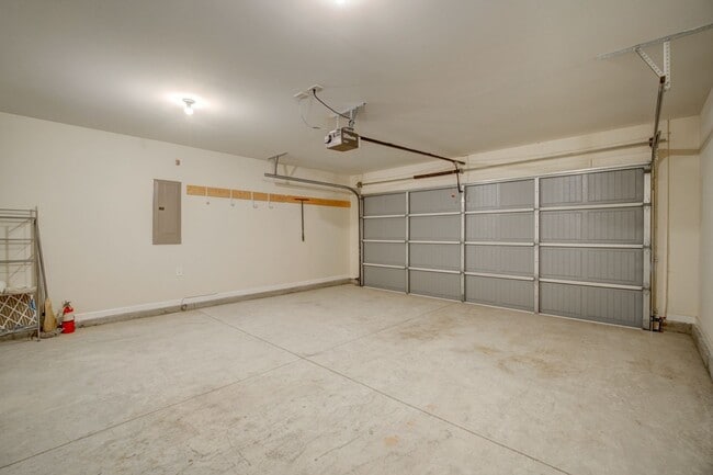 Building Photo - 3/BD - 2.5/BTH  Well Maintained Home in Li...