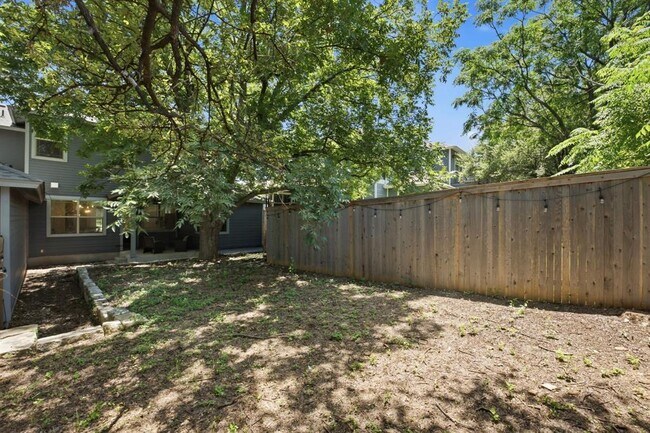 Building Photo - 2208 Schriber St