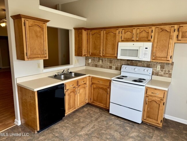 Building Photo - 8289 Clubview Dr