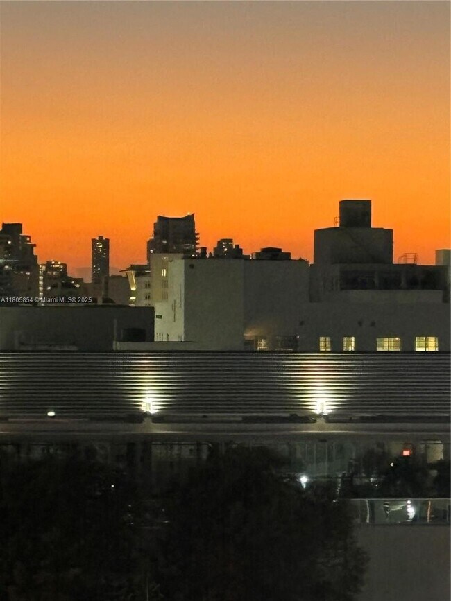 Building Photo - 1621 Collins Ave