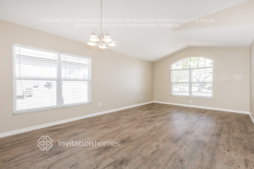 Building Photo - 407 Sand Ridge Dr