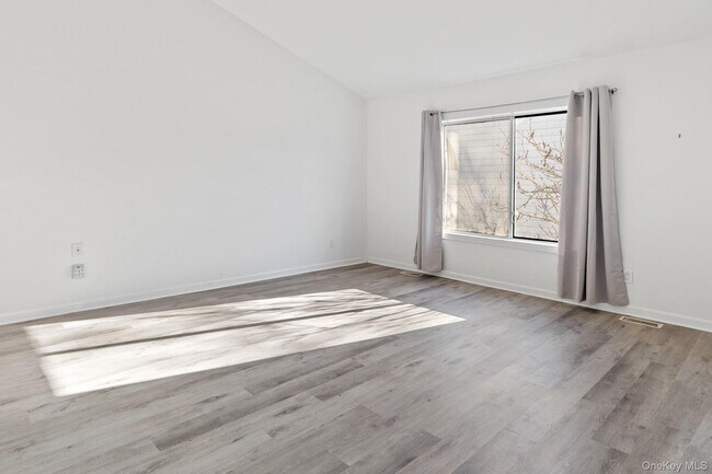 Building Photo - 220 Montauk Hwy