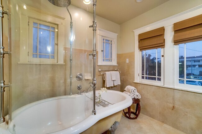 Building Photo - 3131 E Corto Pl