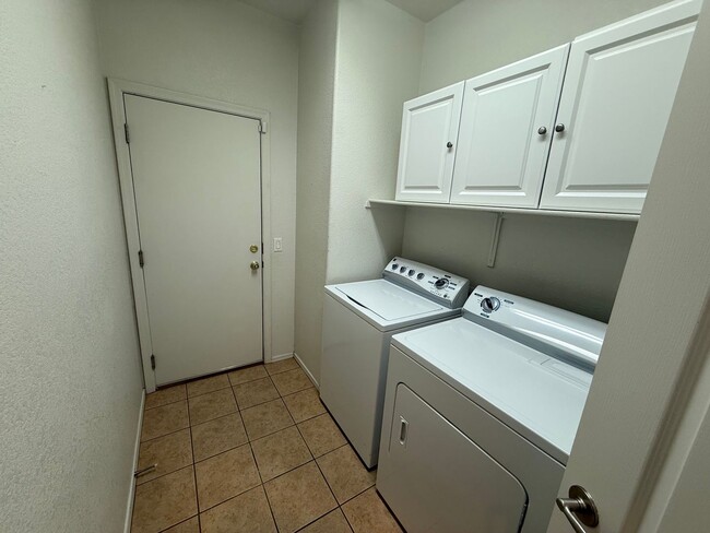 Building Photo - BEAUTIFUL 4 BEDROOM HOME IN JOHNSON RANCH