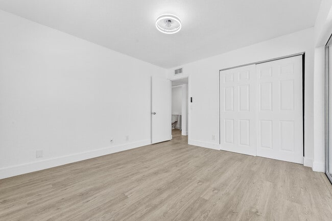 Building Photo - 124 Normandy Ln