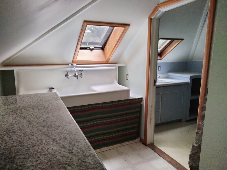 Building Photo - 411 W South St