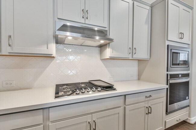 Building Photo - 27124 Regal Scott Dr