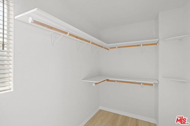 Building Photo - 16850 Merion Ln