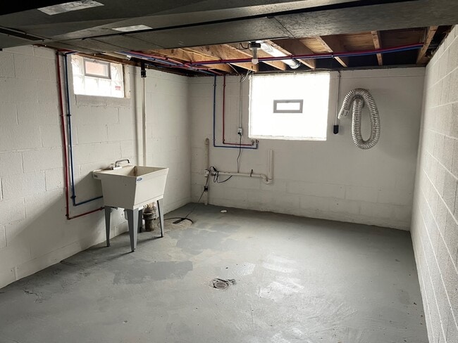 Building Photo - 1066 Northview Dr