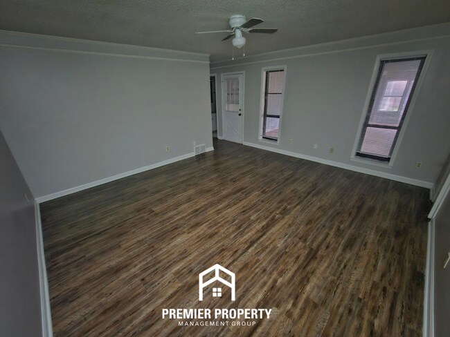 Building Photo - 6869 Amersham Dr